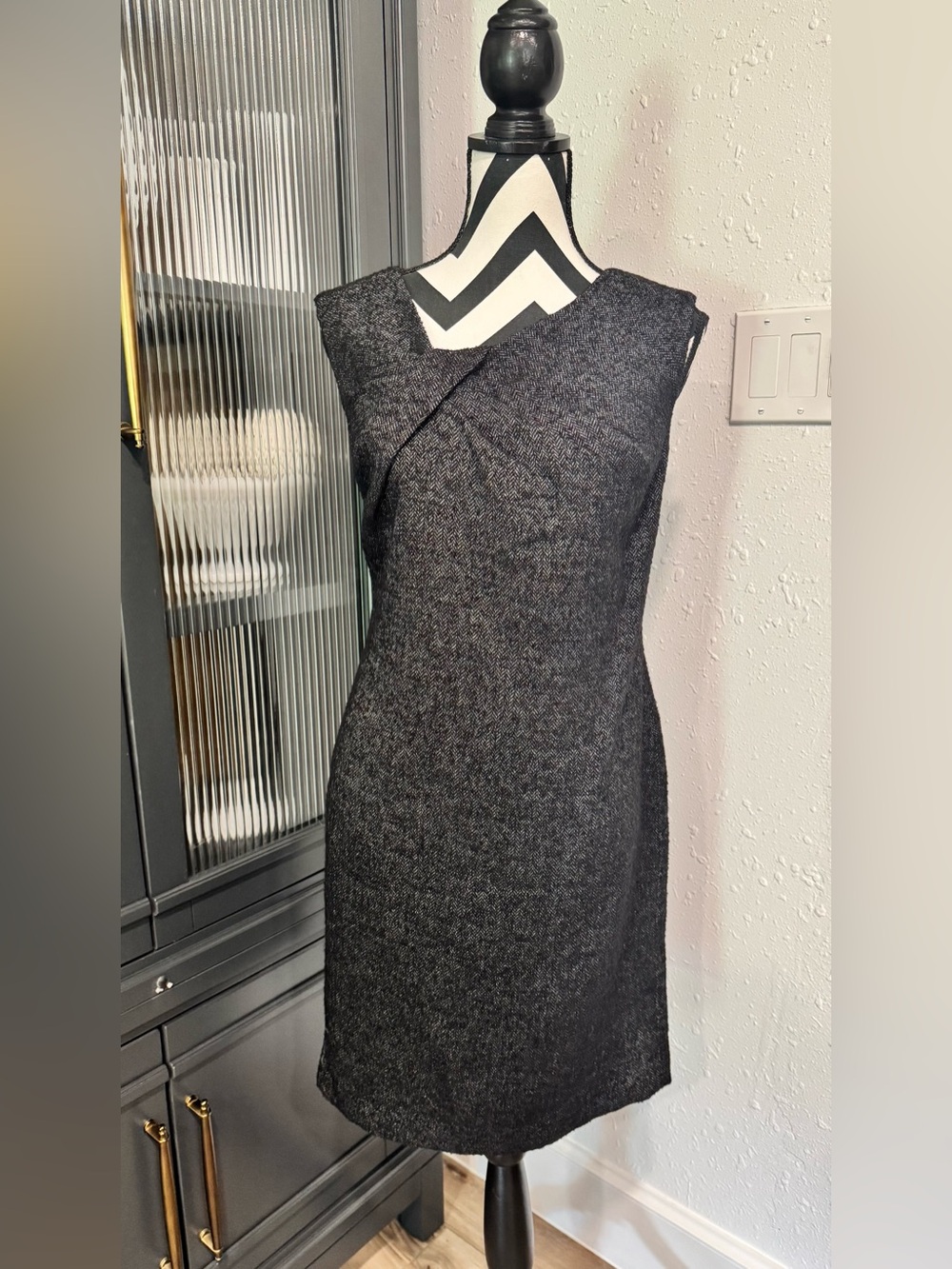 Ann Taylor Classic Sleeveless Sheath Dress in Black
